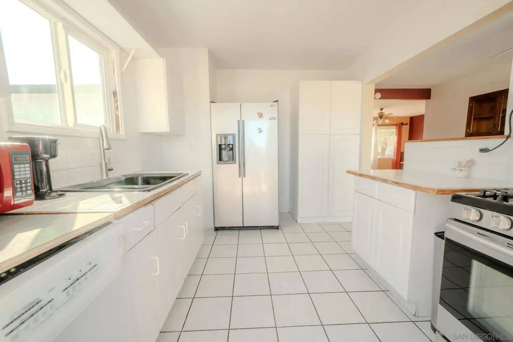 , San Diego, California 92139 home-pic-14