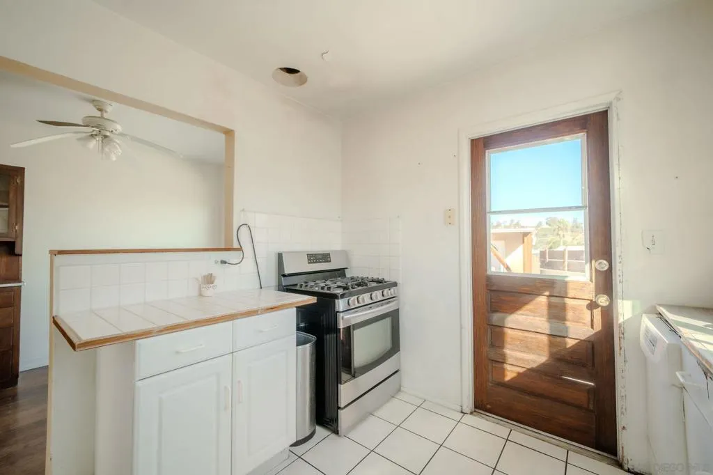 , San Diego, California 92139 home-pic-11