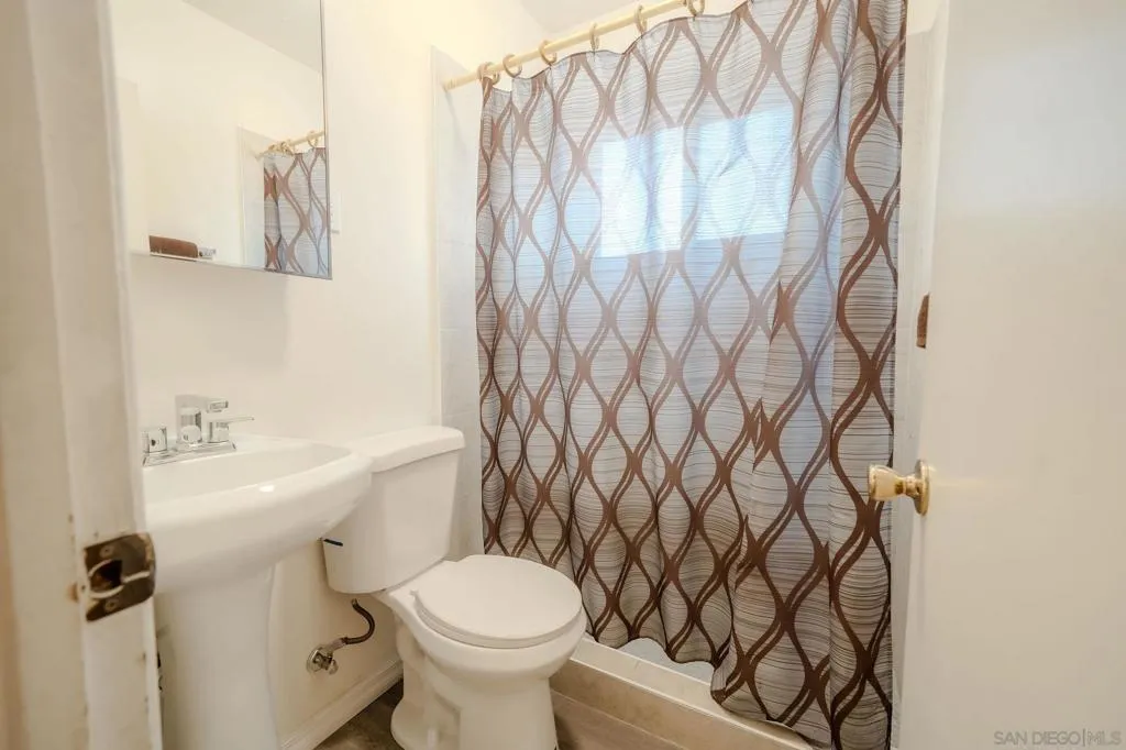, San Diego, California 92139 home-pic-16