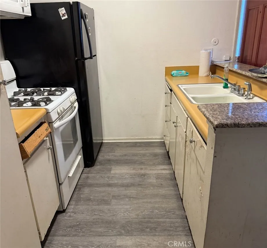 18645 Hatteras Street 187, Tarzana, California 91356 home-pic-11