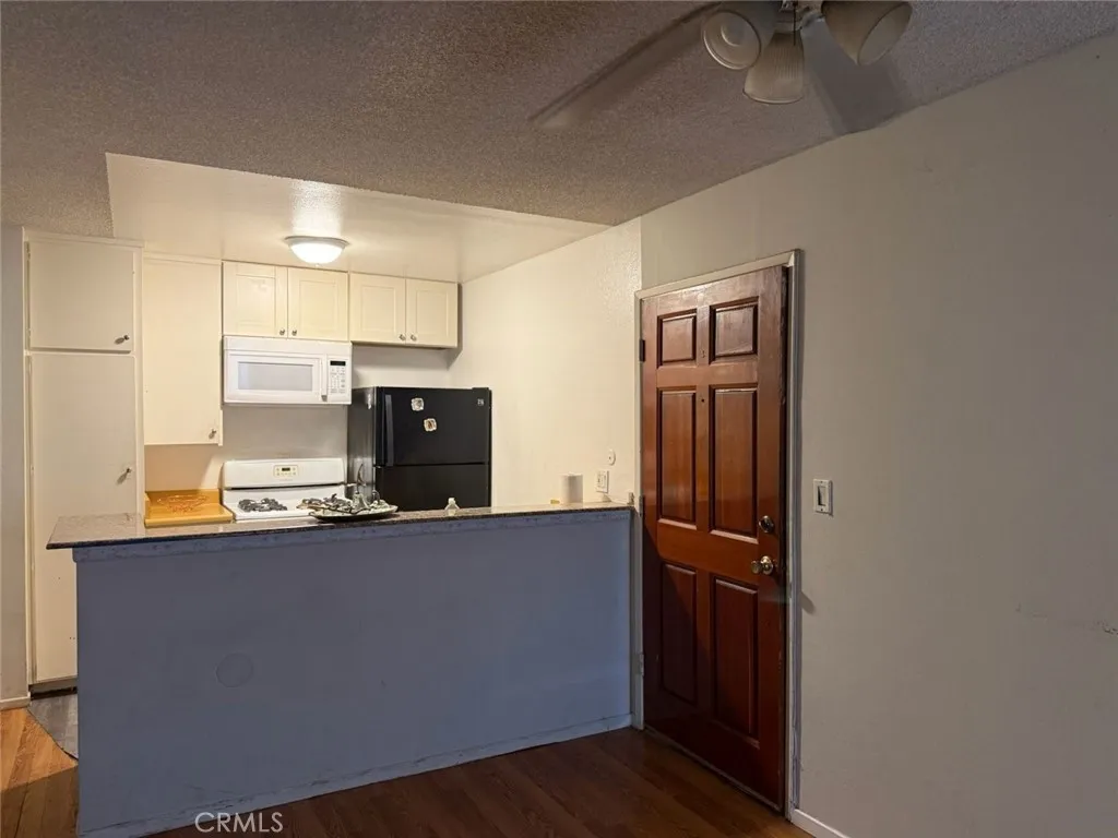 18645 Hatteras Street 187, Tarzana, California 91356 home-pic-2
