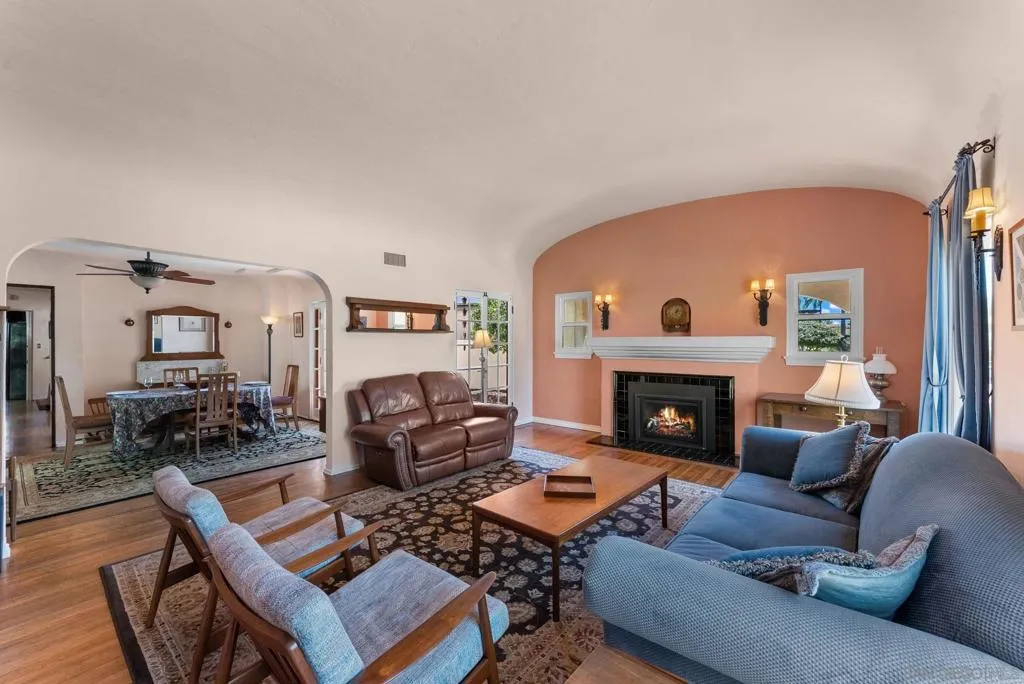 4010 S Hempstead Circle, San Diego, California 92116 home-pic-7