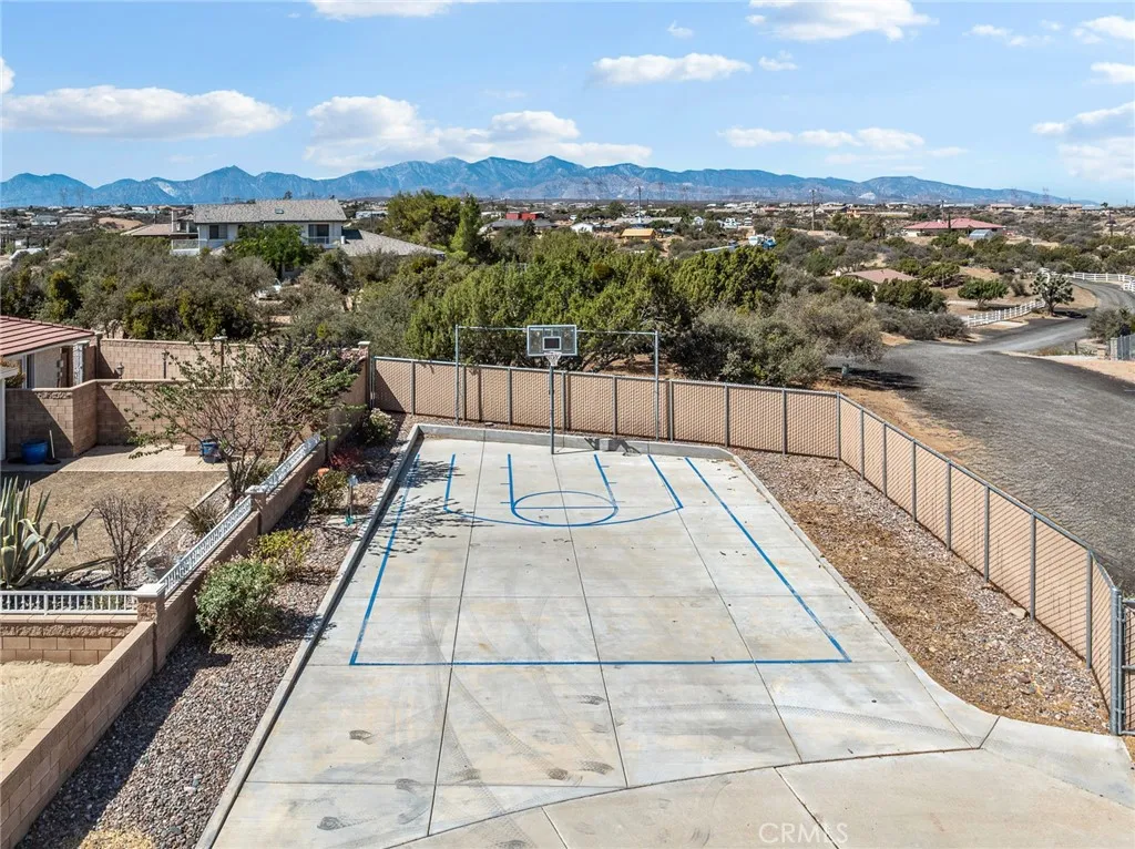 10660 Ranchero, Oak Hills, California 92344 home-pic-56