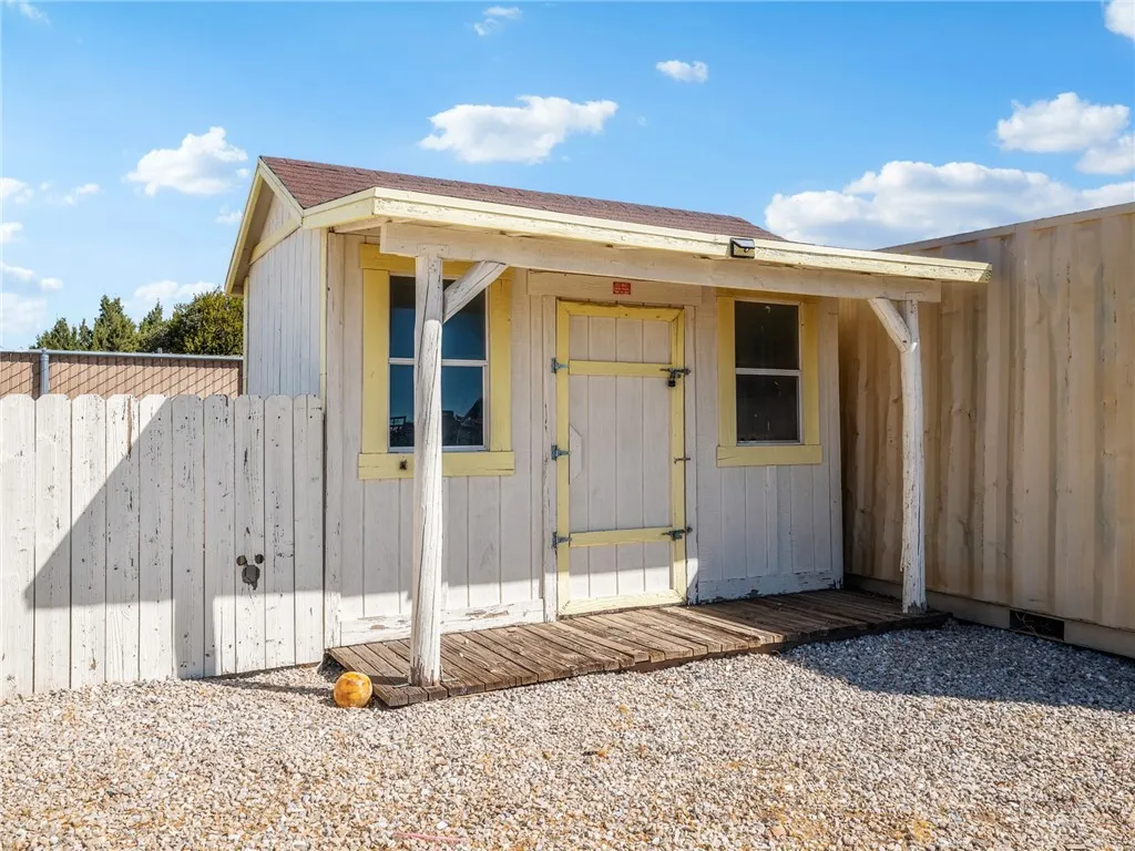 10660 Ranchero, Oak Hills, California 92344 home-pic-39