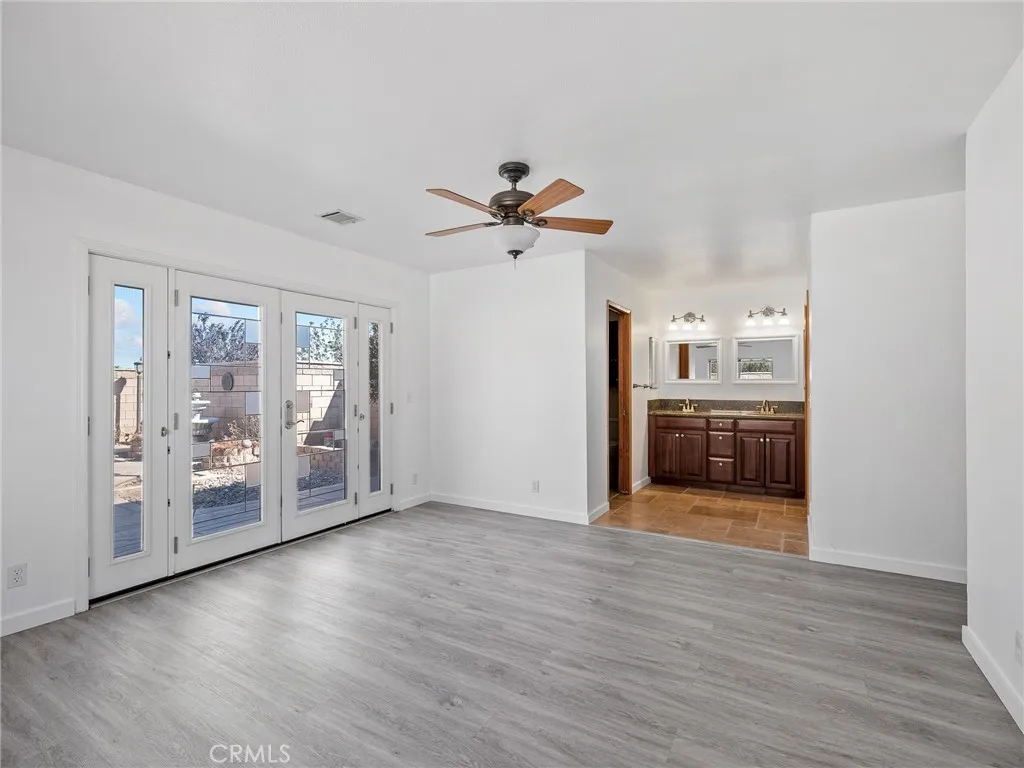 10660 Ranchero, Oak Hills, California 92344 home-pic-36