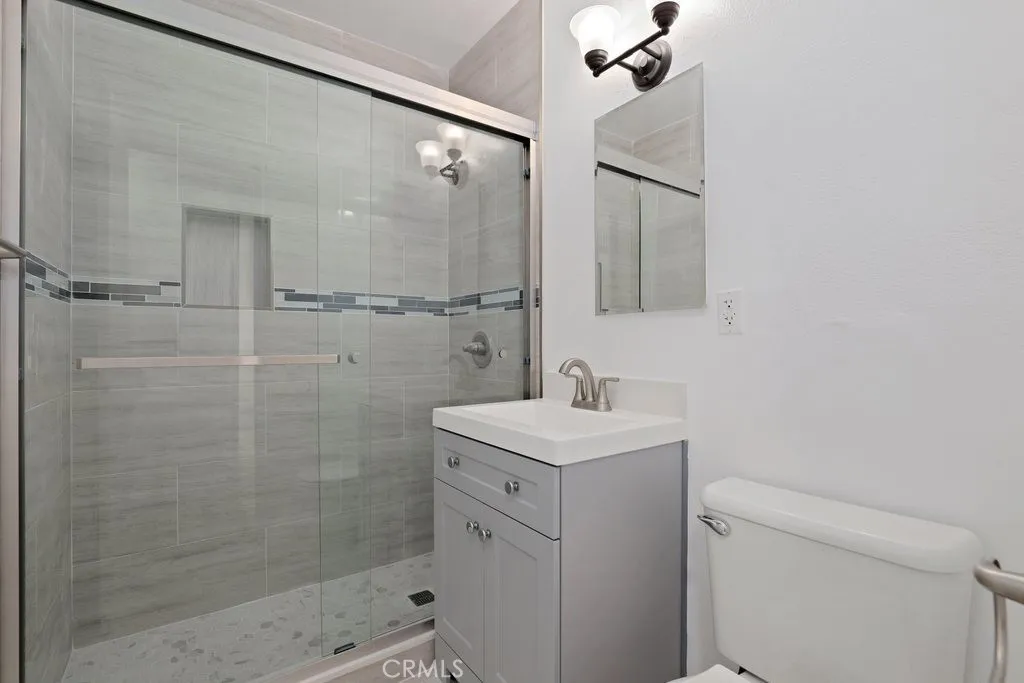 2122 E 10th Street, Long Beach, California 90804 home-pic-32