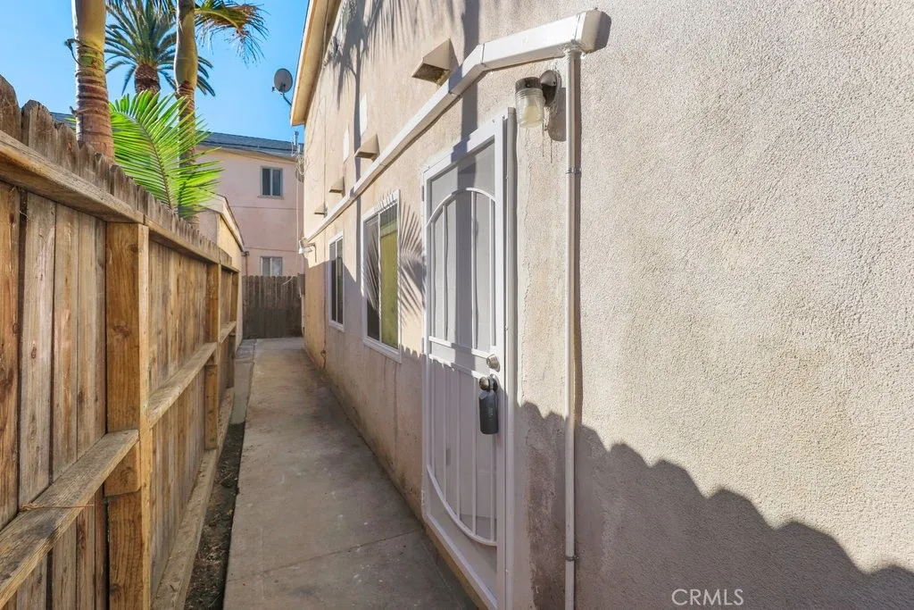2122 E 10th Street, Long Beach, California 90804 home-pic-39