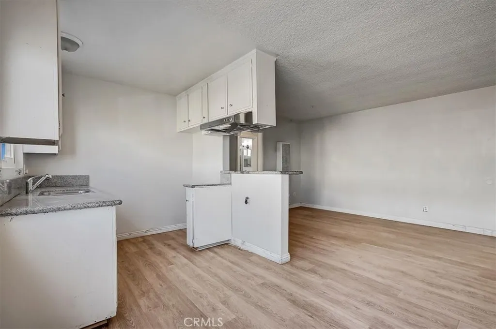 2122 E 10th Street, Long Beach, California 90804 home-pic-64