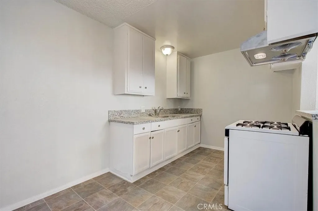2122 E 10th Street, Long Beach, California 90804 home-pic-8