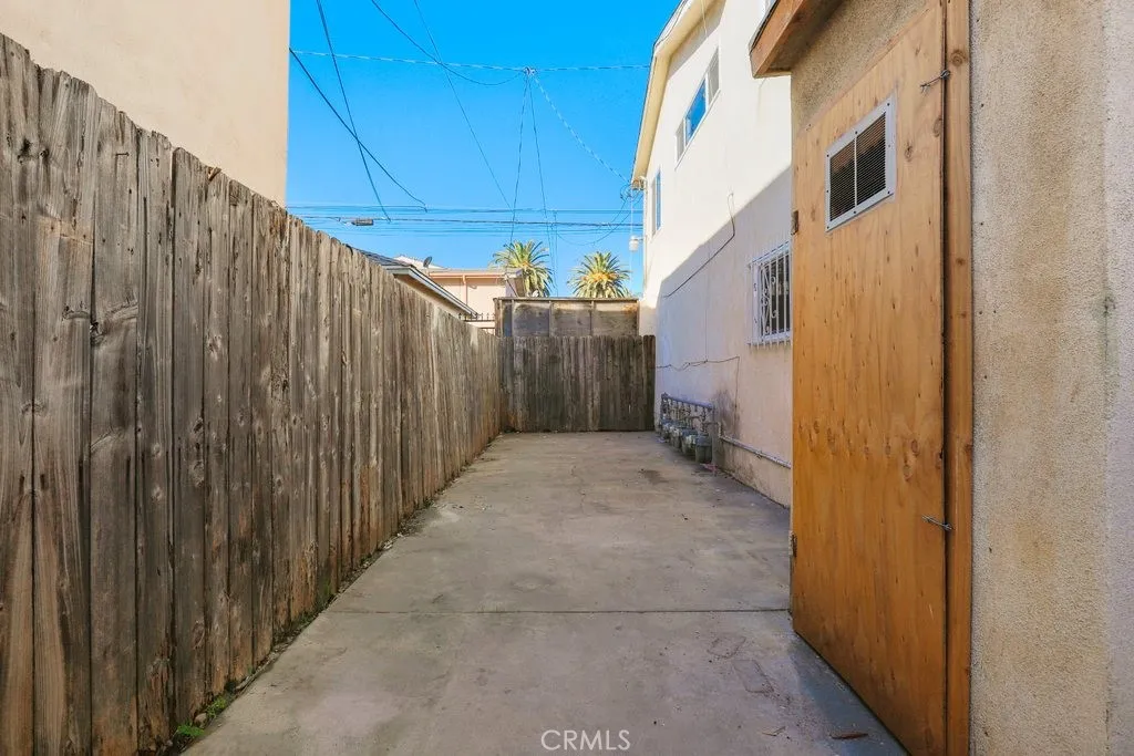 2122 E 10th Street, Long Beach, California 90804 home-pic-37