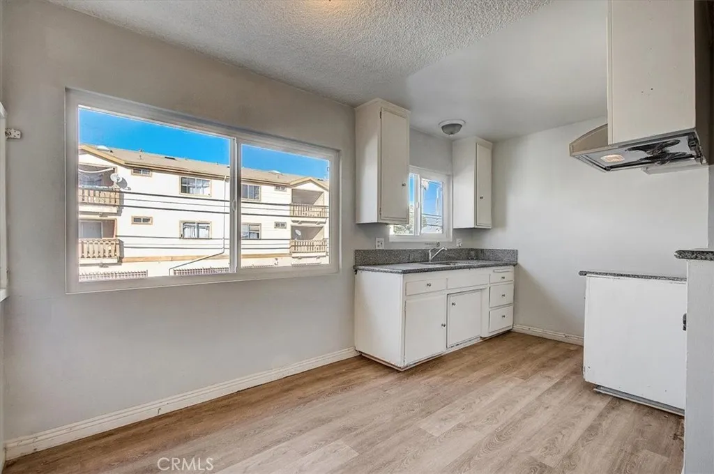 2122 E 10th Street, Long Beach, California 90804 home-pic-63