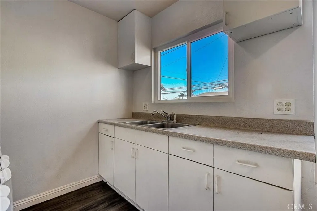 2122 E 10th Street, Long Beach, California 90804 home-pic-48