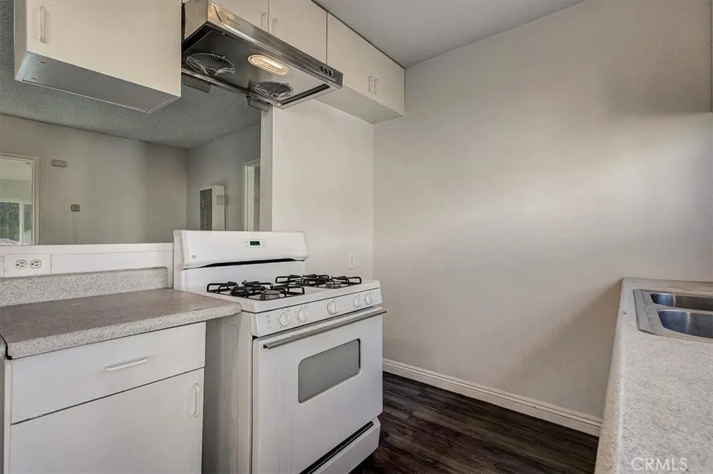 2122 E 10th Street, Long Beach, California 90804 home-pic-49