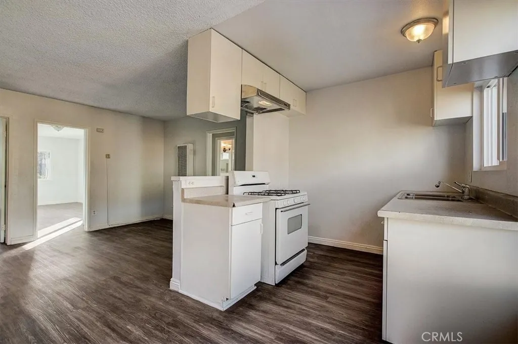 2122 E 10th Street, Long Beach, California 90804 home-pic-47