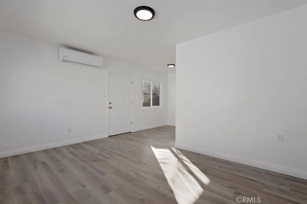 2122 E 10th Street, Long Beach, California 90804 home-pic-22