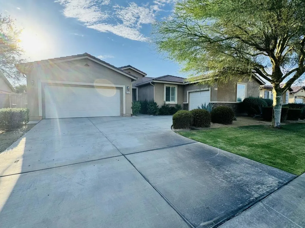41371 Edwards Court, Indio, California 92203 home-pic-0