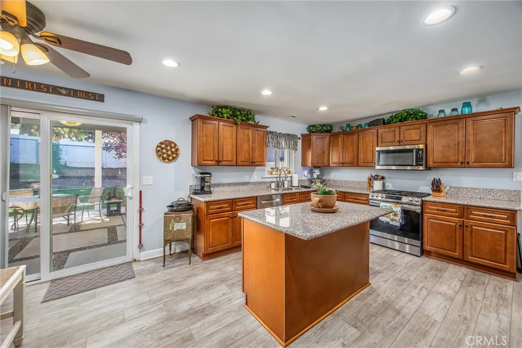 11336 Acropolis Drive, Yucaipa, California 92399 home-pic-12
