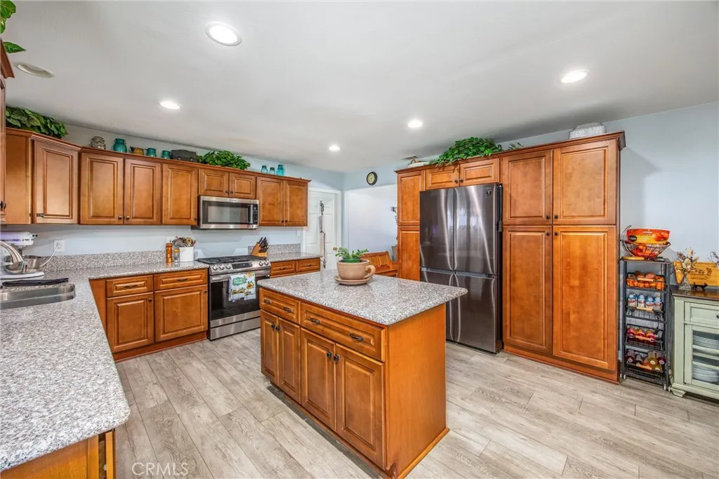 11336 Acropolis Drive, Yucaipa, California 92399 home-pic-11
