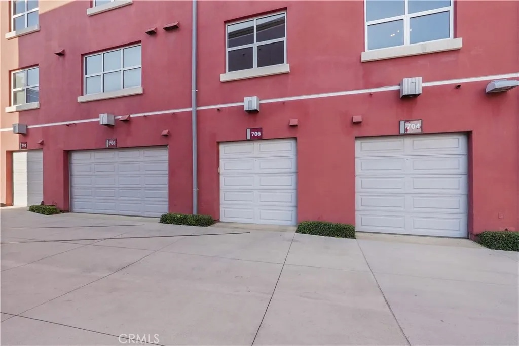 706 N Santiago Street, Santa Ana, California 92701 home-pic-53