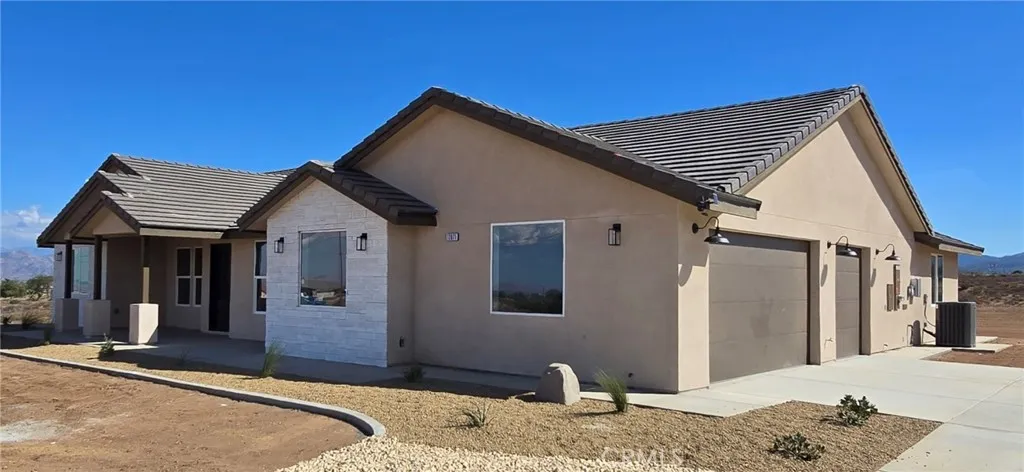 12071 Prairie Trail, Oak Hills, California 92344