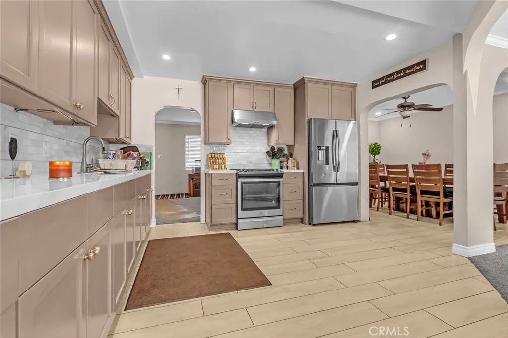 9564 Rosecrans Avenue, Bellflower, California 90706 home-pic-1