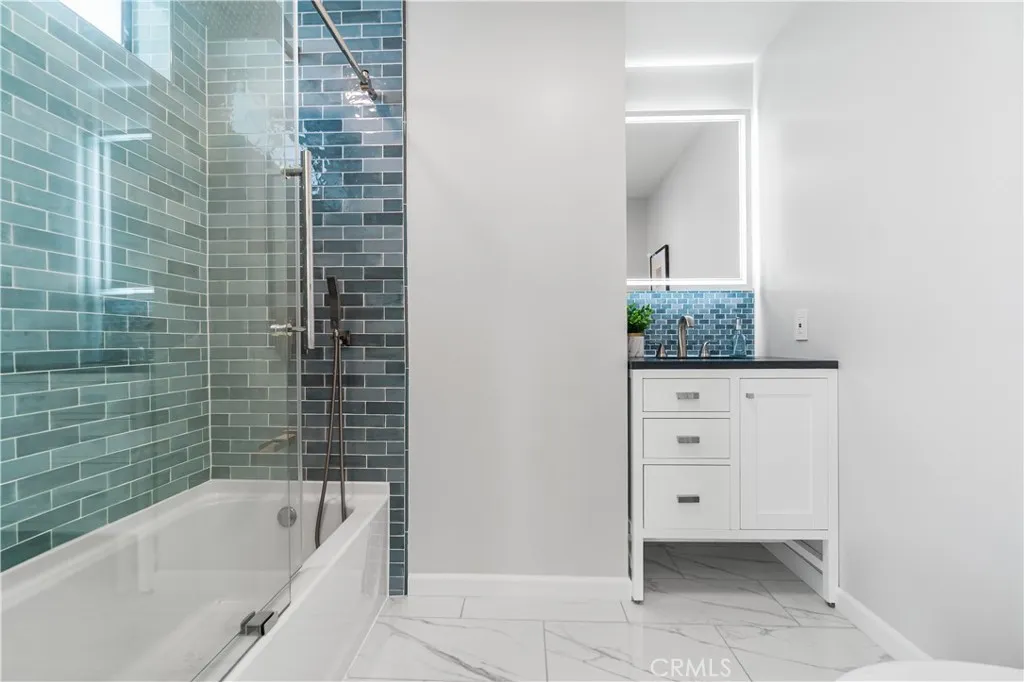 8566 Hollywood Boulevard, Los Angeles, California 90069 home-pic-32