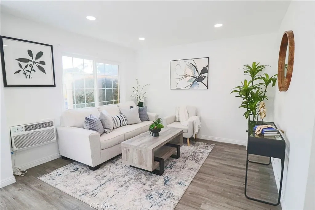 1602 N King Street E1, Santa Ana, California 92706 home-pic-2