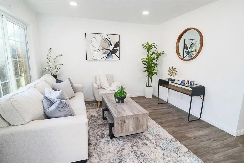 1602 N King Street E1, Santa Ana, California 92706 home-pic-1