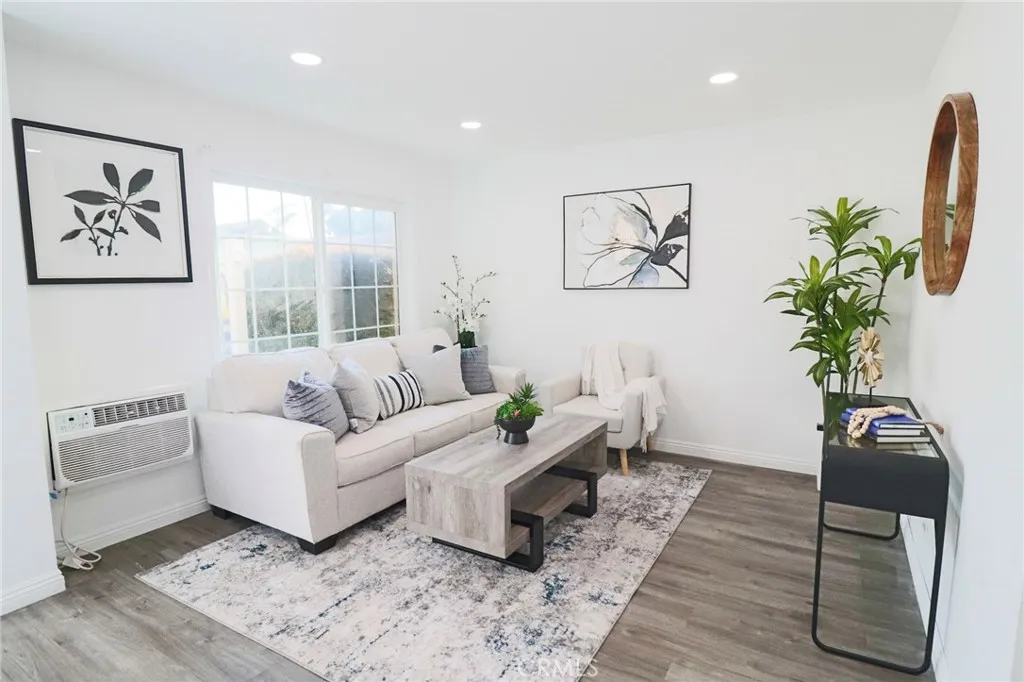 1602 N King Street E1, Santa Ana, California 92706 home-pic-3