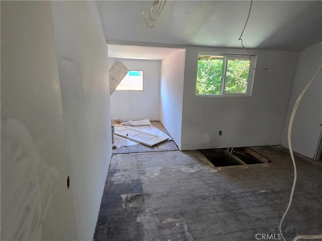 8669 San Gabriel Avenue, South Gate, California 90280 home-pic-5