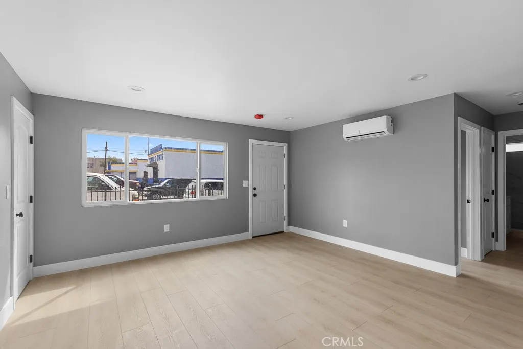 943 N Washington Place 4, Long Beach, California 90813 home-pic-3