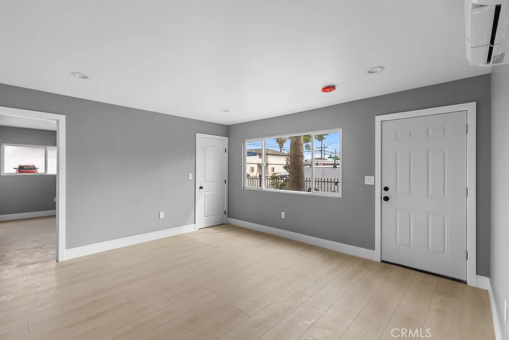 943 N Washington Place 4, Long Beach, California 90813 home-pic-2