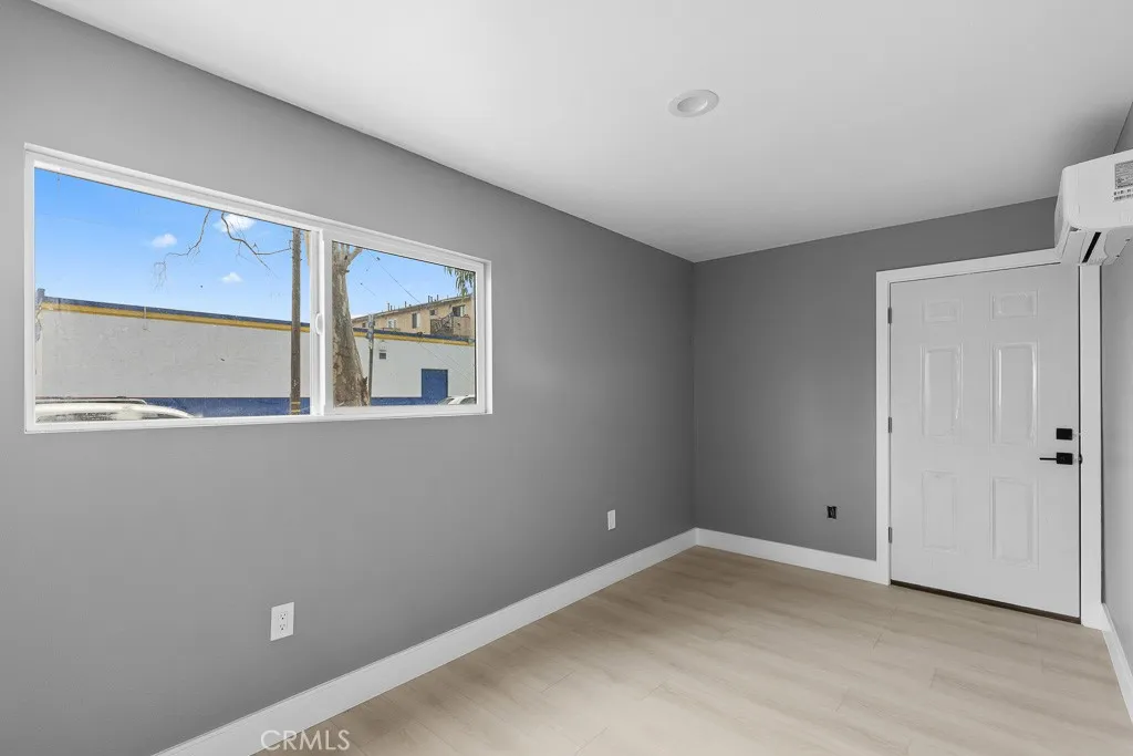 943 N Washington Place 4, Long Beach, California 90813 home-pic-8