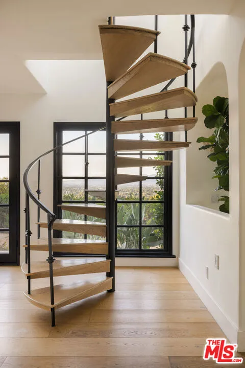 3646 Sunswept Drive, Studio City, California 91604 home-pic-8