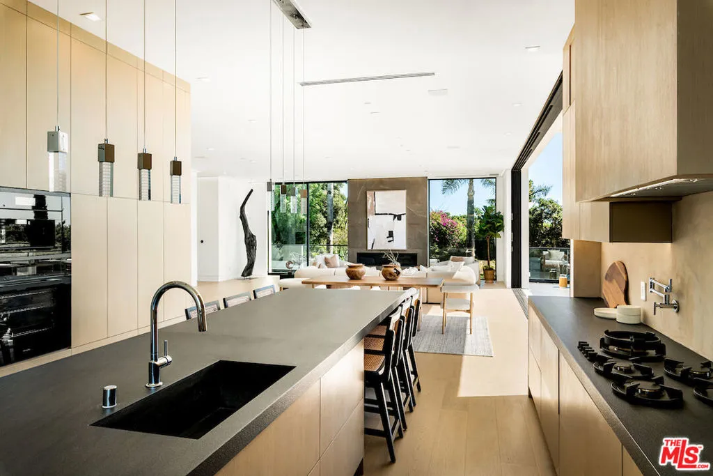 5931 Kanan Dume Road, Malibu, California 90265 home-pic-17