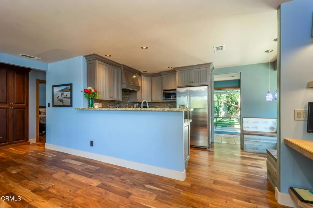 885 Riverside Street, Ventura, California 93001 home-pic-13