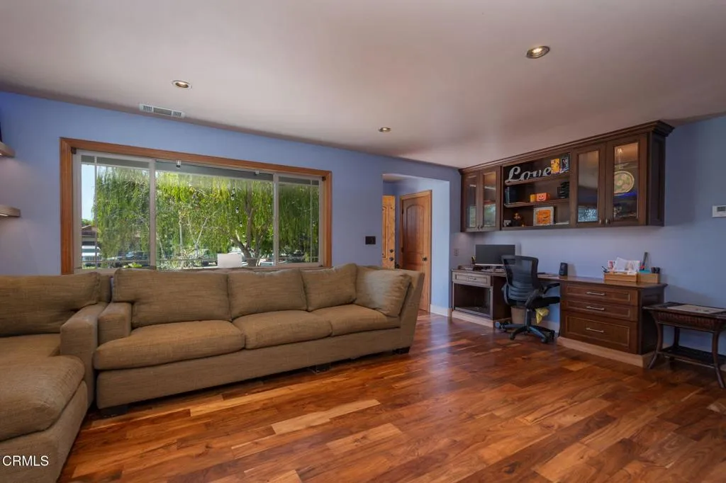 885 Riverside Street, Ventura, California 93001 home-pic-12