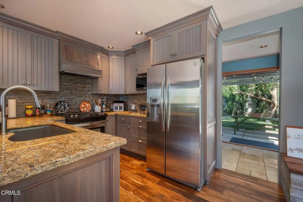 885 Riverside Street, Ventura, California 93001 home-pic-14