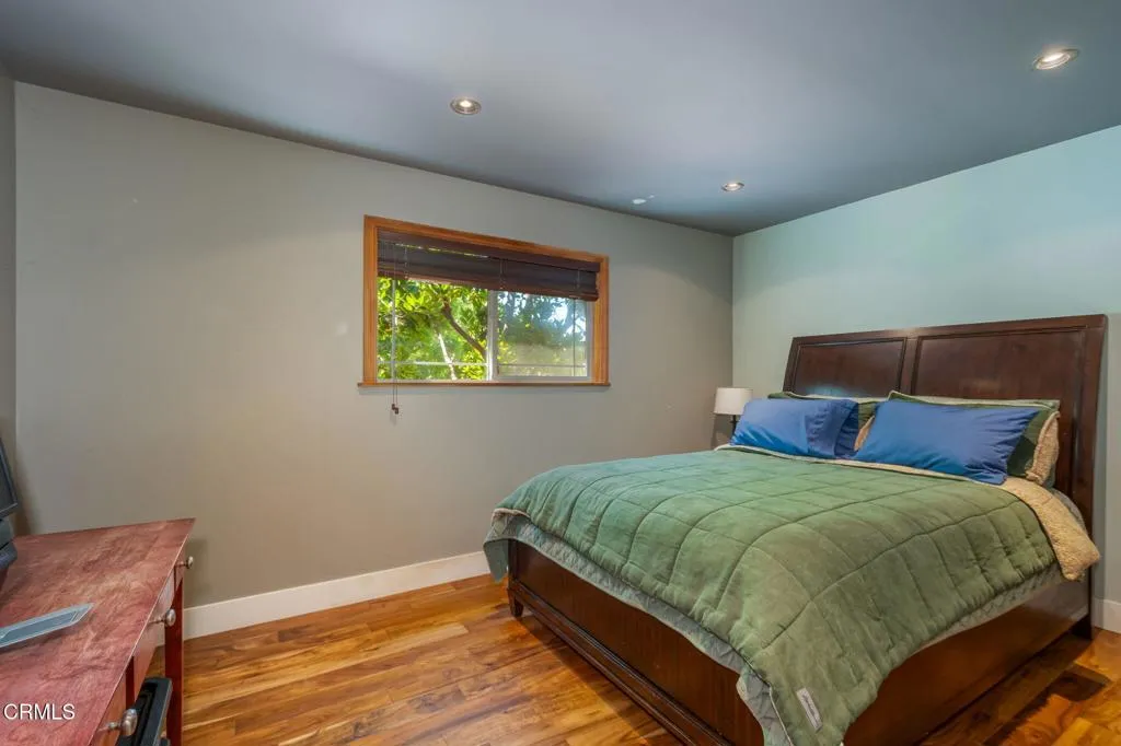 885 Riverside Street, Ventura, California 93001 home-pic-19