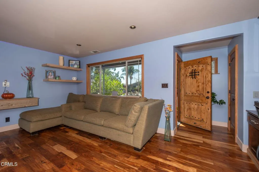 885 Riverside Street, Ventura, California 93001 home-pic-10