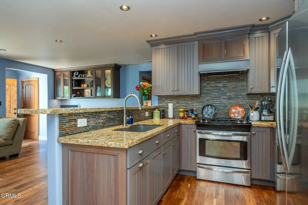 885 Riverside Street, Ventura, California 93001 home-pic-15