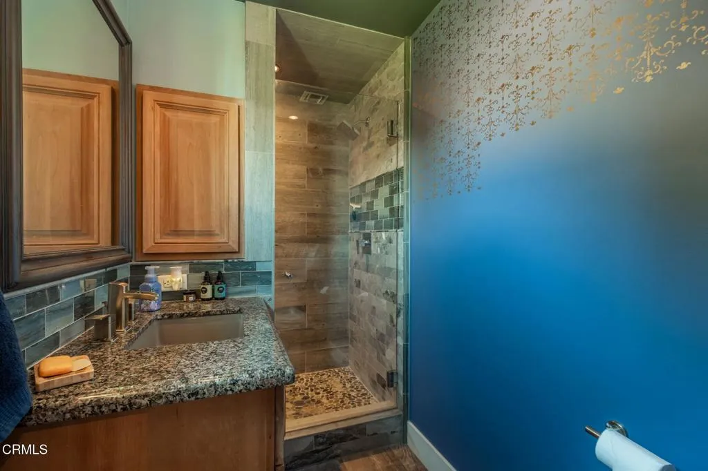 885 Riverside Street, Ventura, California 93001 home-pic-23