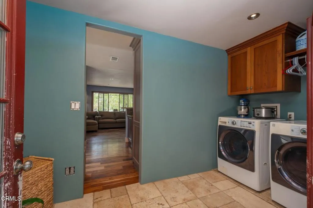 885 Riverside Street, Ventura, California 93001 home-pic-17