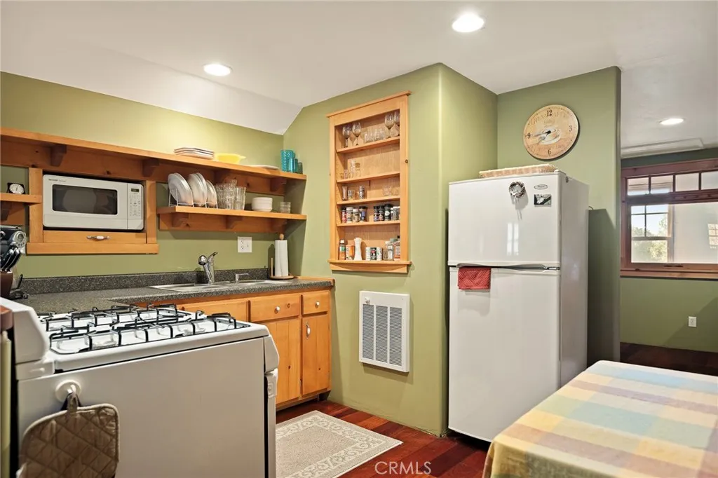 85 Park Drive, Running Springs, California 92382 home-pic-40