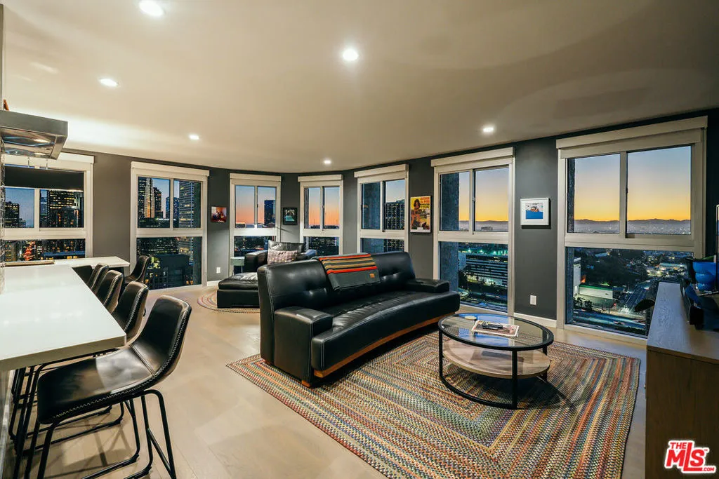 800 W 1st Street 2008, Los Angeles, California 90012 home-pic-20