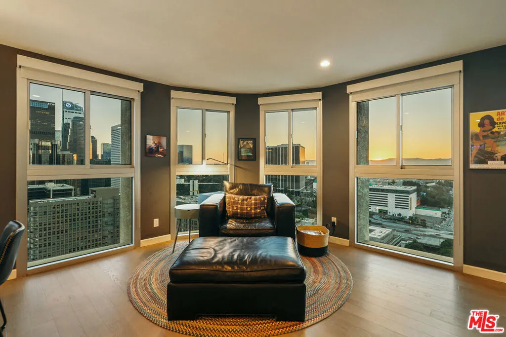 800 W 1st Street 2008, Los Angeles, California 90012 home-pic-25