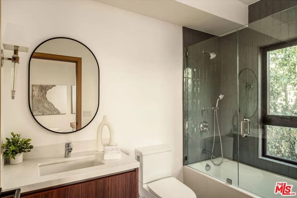 2822 Avenel Street, Los Angeles, California 90039 home-pic-16