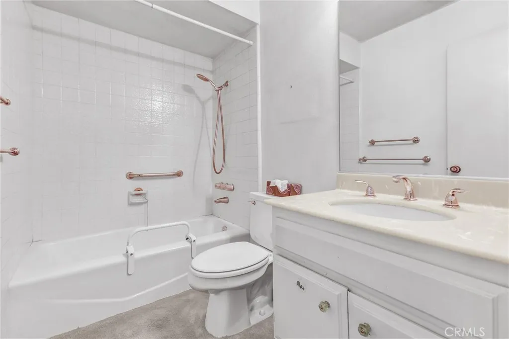 21821 Burbank 145, Woodland Hills, California 91367 home-pic-20