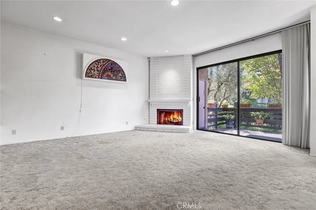 21821 Burbank 145, Woodland Hills, California 91367 home-pic-7