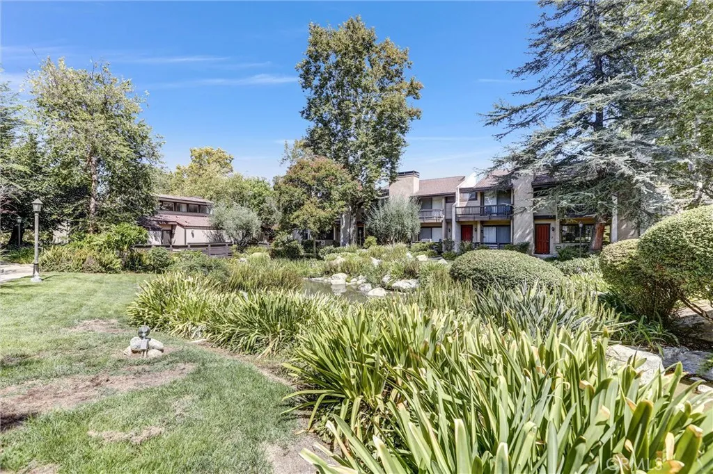 21821 Burbank 145, Woodland Hills, California 91367 home-pic-0